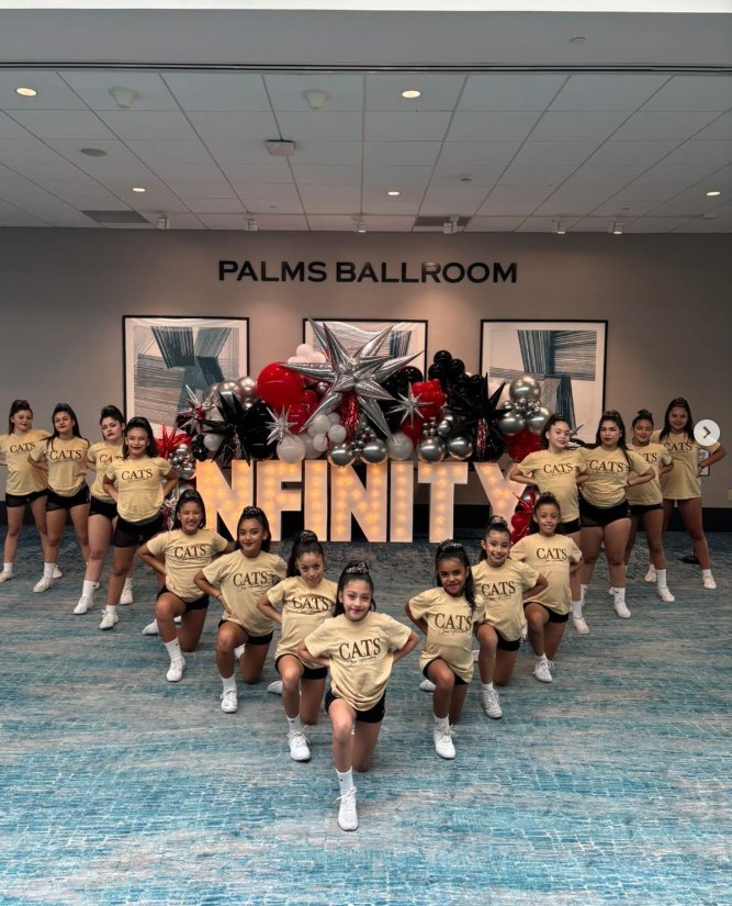 Equipo real CATS Infinity reunido durante una competencia